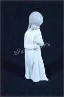 Nao by Lladro 7 7/8" Girl With Candle Figurine,