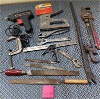 W - MIXED LOT OF HAND TOOLS (Q111)