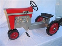 Ertl Massey Ferguson 1100 Pedal Tractor