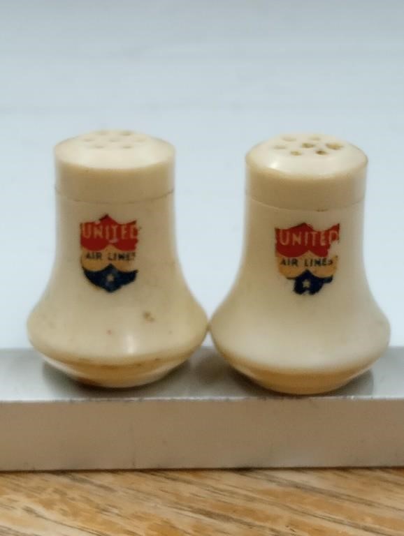 Vintage United airlines salt and pepper shakers
