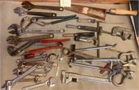 R - MIXED LOT OF HAND TOOLS (R24)