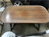 VINTAGE COFFEE TABLE(DAMAGE ON 1 FOOT) 38"X20"X17"