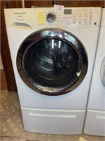 Frigidaire Affinity Washer front load, working