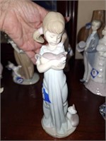 LLADRO GIRL WITH KITTENS