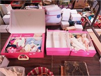 Fashion Doll Trunk #M12 with four Barbies