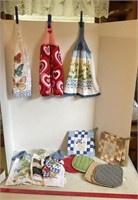 Crochet Top Hanging Kitchen Towels & Pot Holders