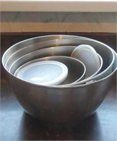 Set of stainless mixing bowls