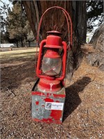 ANTIQUE MARS WELLS LANTERN W/ LARGE TANK #200LD