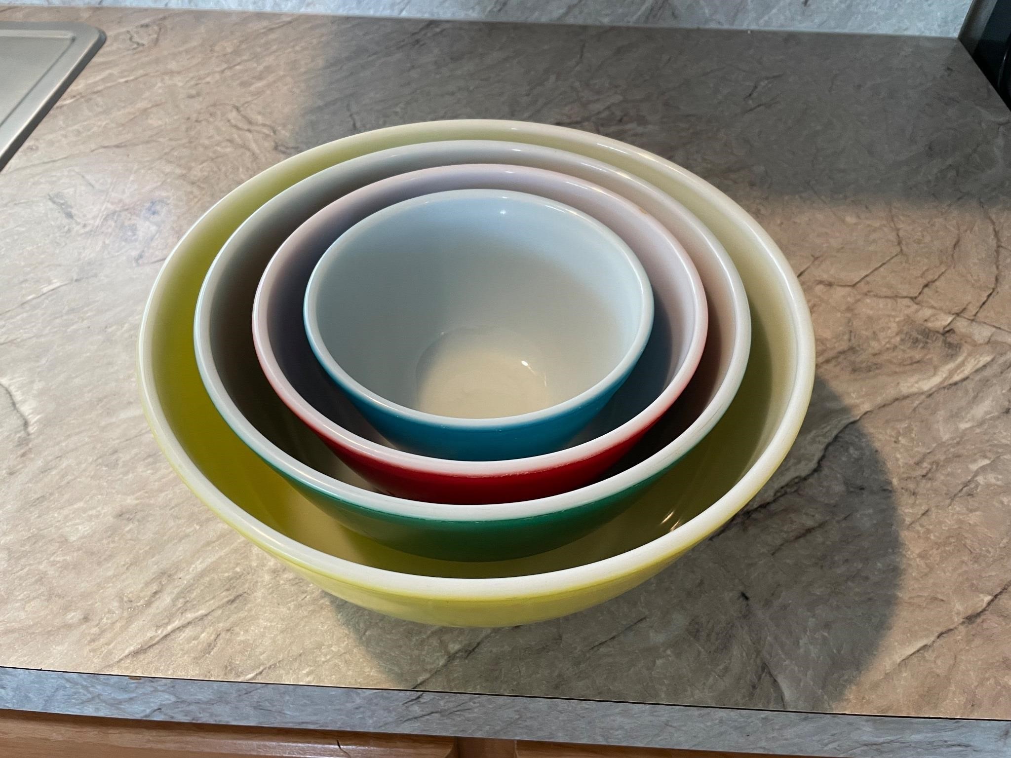 Pyrex Nesting Bowls