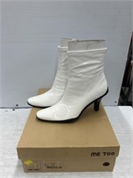 Size 10 M me too White heeled boots with box