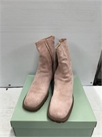 Size 10 M Gianni Bini pink boots with box