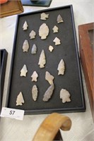 COLLECTION OF NATIVE AMERICAN ARROW HEADS