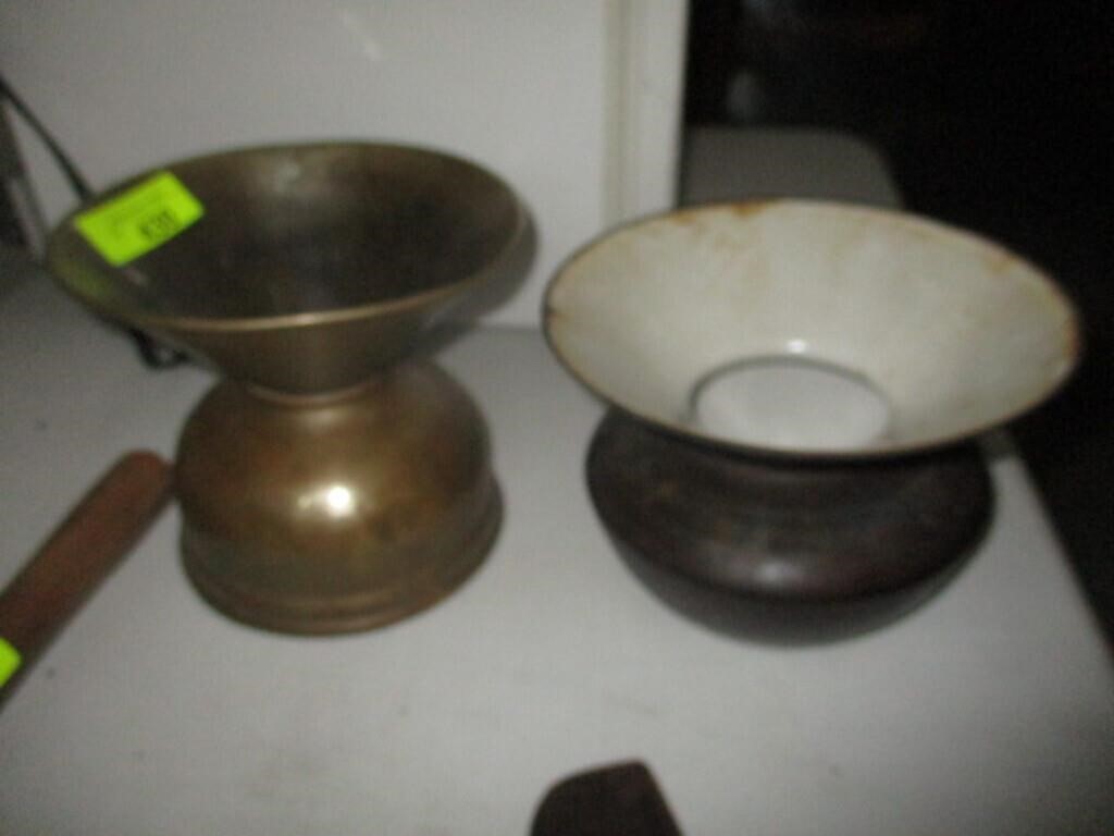 2 spittoons