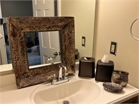 Mirror, Bathroom Accessories, & Towels