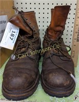 PAIR OF REDWING BOOTS SIZE 9 1/2