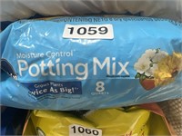 MIRACLE  GRO POTTING MIX