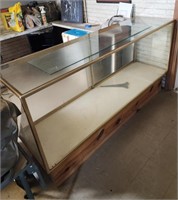 Display Case 37Hx70Wx20D