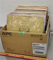 Lot of vintage vinyl records, see pics