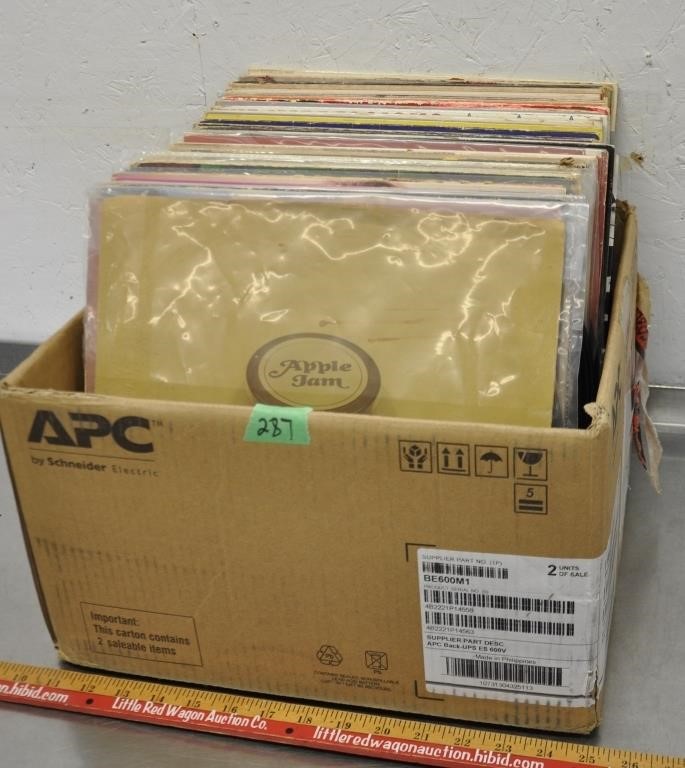 Lot of vintage vinyl records, see pics
