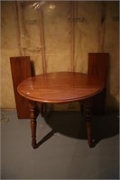 Round dinning table with 2 leafs