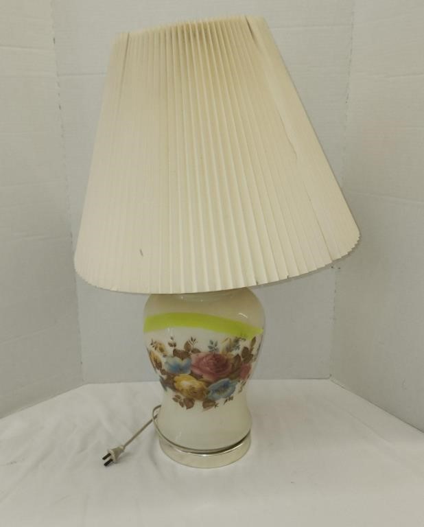 Vintage Lamp - Turns On! Size 20"x20"x28"