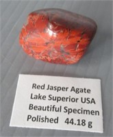Red jasper agate, polished. Weight 44.18 grams.
