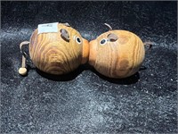 WOODEN KISSING PIGS 6"