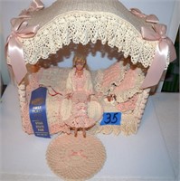 BARBIES OWN RIBBON WINNER CANOPY BED W/DOLL