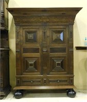 Stately Oak Dutch Kussenkast.