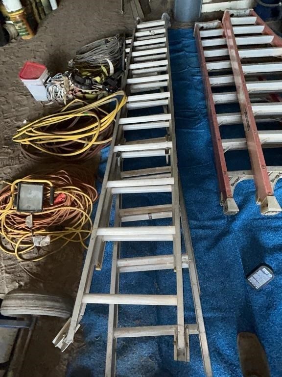 Metal extension ladder