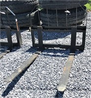 New Tomahawk Quick Attach 2800lb Pallet Forks
