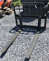 New Tomahawk Quick Attach 2800lb Pallet Forks