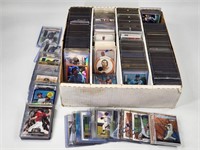 MIXED LOT OF MODERN SPORTS CARDS