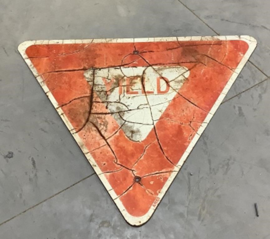 Yield sign-30.5 in