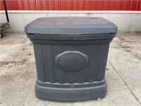 Outdoor storage bin