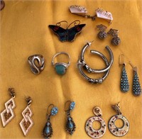 D - MIXED LOT OF COSTUME JEWELRY (J37)