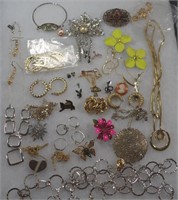 30+ COSTUME JEWELRY EARRINGS NECKLACES BROOCH