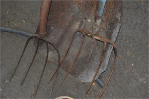 pitchfork, pitchfork head and shovel