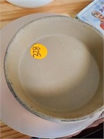 PAMPERED CHEF DEEP STONE AND ROUND PLASTICWARE