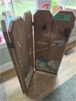 Holding Wooden Screen With Beach Scene 28t