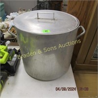 LARGE ALUMINUM COOKPOT WITH LID