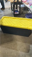Large commercial size tote with lid