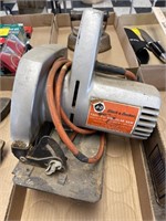 BLACK & DECKER 7 1/4" CIRCULAR SAW / NOT TESTED