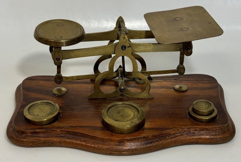 NEAT ANTIQUE OAK AND BRASS SCALE W WEIGHTS