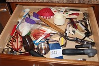 KITCHEN UTENSIL LOT