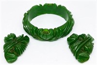 Green Carved Vintage Bakelite Jewelry Set.