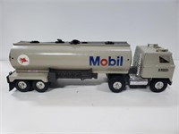 Metal Mobil Oil tanker truck toy model