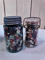 OVER 1000 VTG. BUTTONS IN OLD STORE JAR
