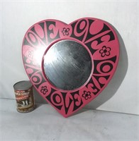 Miroir en forme de coeur "Love" mirror
