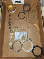 LOT COSTUME JEWELRY BRACELETS & SUCH